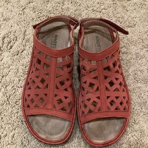 NWOT Naot Amadora Sandals in Red Brick Nubuck